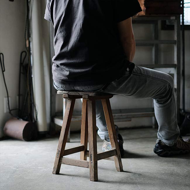 枯れた木のスツール
