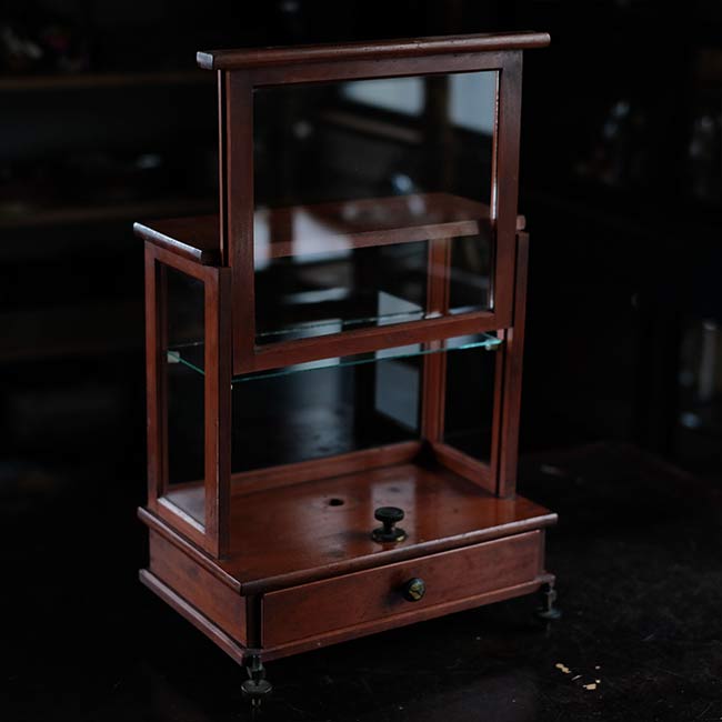 Glass case for scales