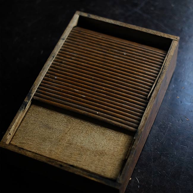 Pencil case with accordion lid