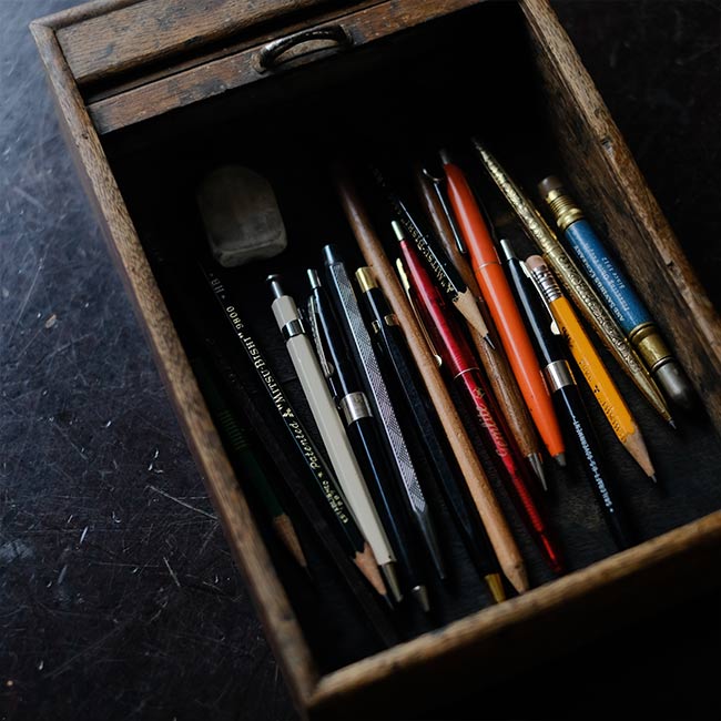 Pencil case with accordion lid