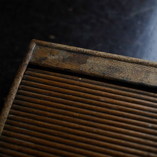 Pencil case with accordion lid