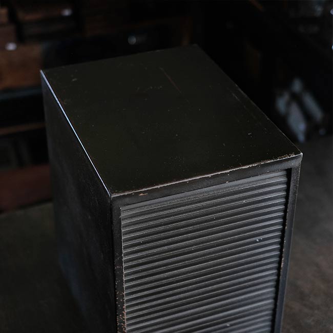 シャッター扉のスチール製の引き出し（A4、7段）