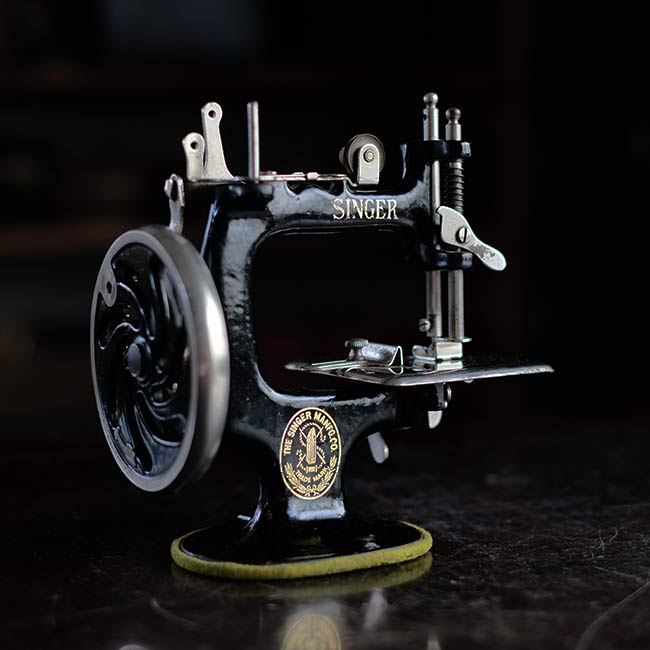 Singer Model 20 Toy Sewing Machine