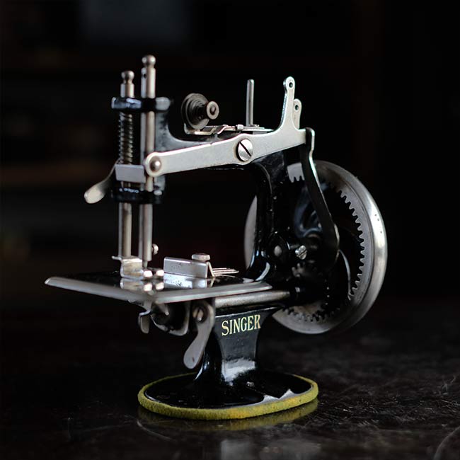 Singer Model 20 Toy Sewing Machine