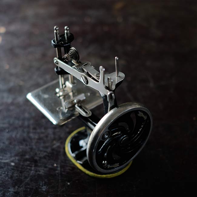Singer Model 20 Toy Sewing Machine