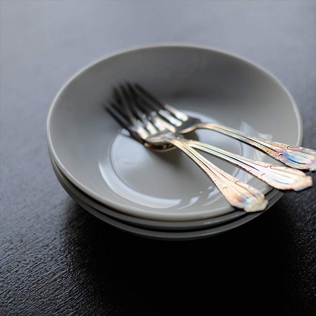 深さのある白磁の小皿 φ13cm