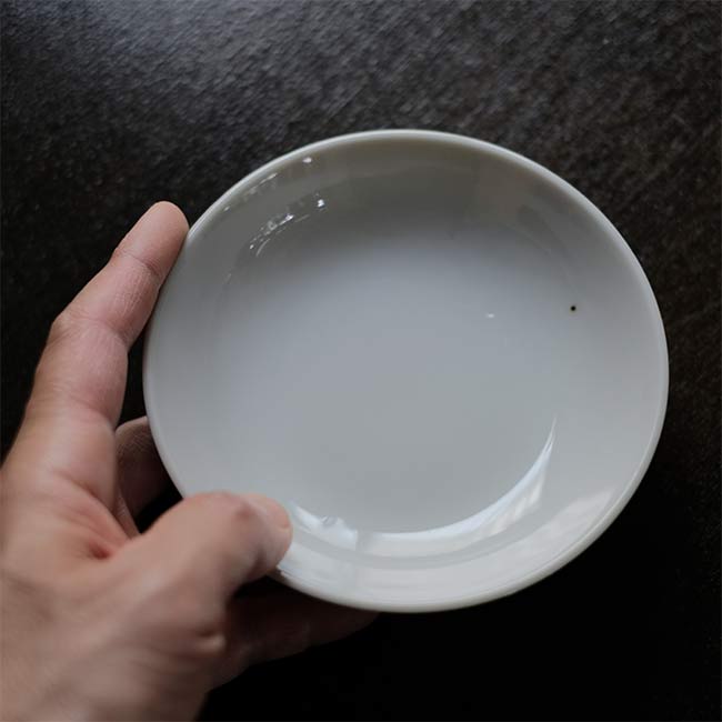 深さのある白磁の小皿 φ13cm