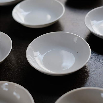 深さのある白磁の小皿 φ13cm