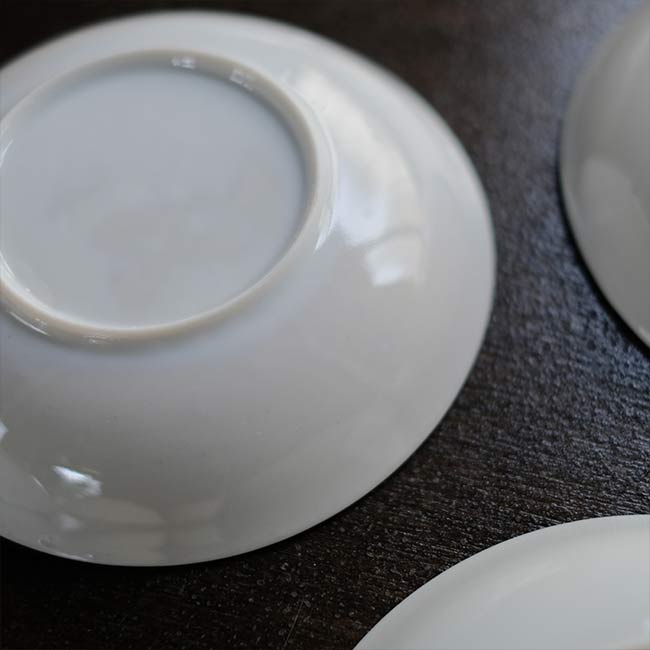 深さのある白磁の小皿 φ13cm