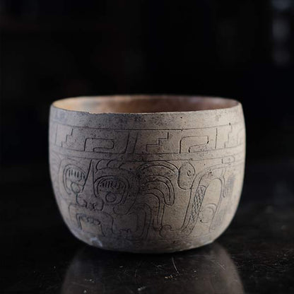 Central American deep pot with lined patterns