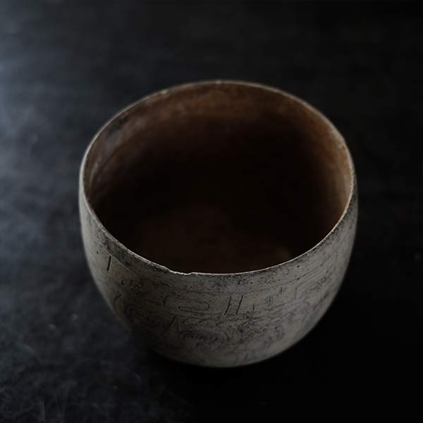 Central American deep pot with lined patterns