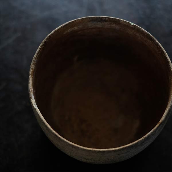 Central American deep pot with lined patterns