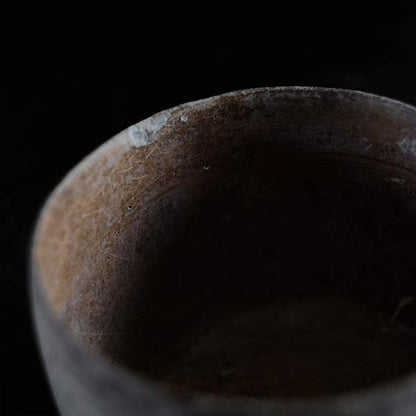 Central American deep pot with lined patterns