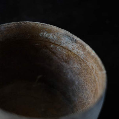 Central American deep pot with lined patterns