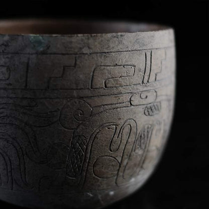 Central American deep pot with lined patterns