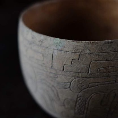 Central American deep pot with lined patterns