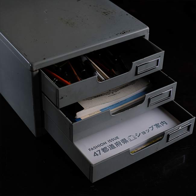 スチール製引き出し（A4、3段）