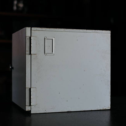 扉付きスチール製の引き出し（B5、4段）