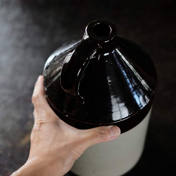 陶器のジャグ