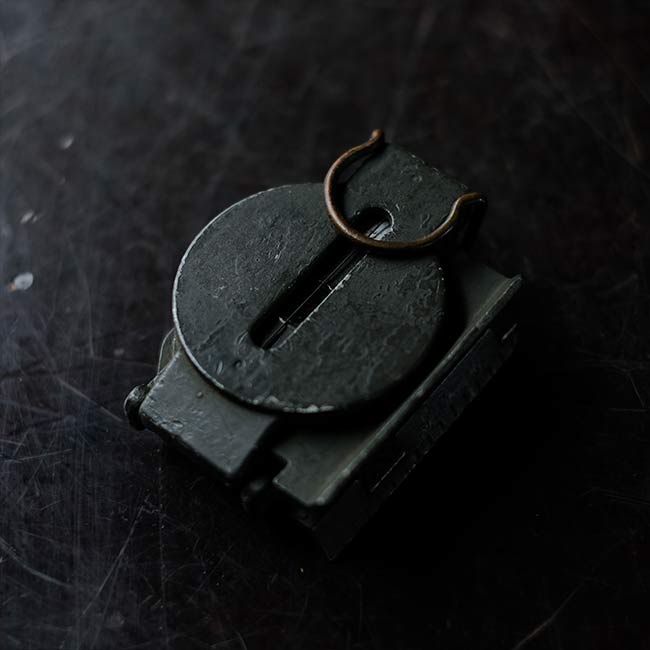 Lensatic compass (military compass)