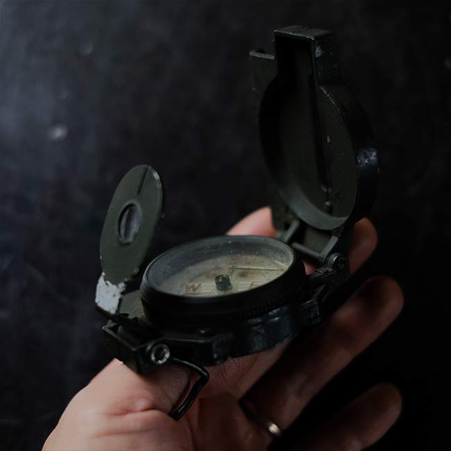 Lensatic compass (military compass)