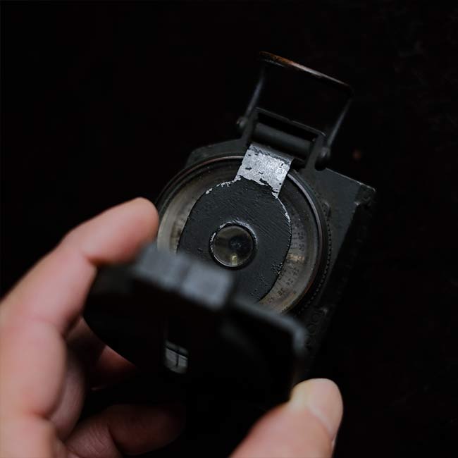 Lensatic compass (military compass)