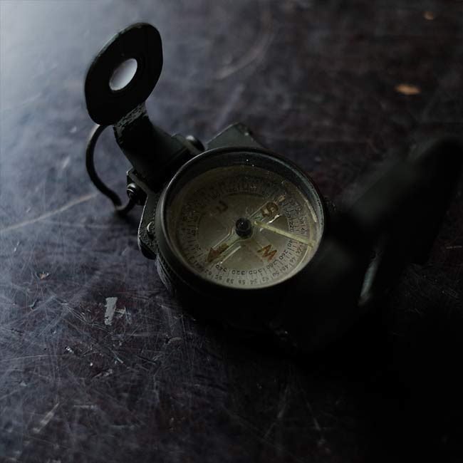 Lensatic compass (military compass)