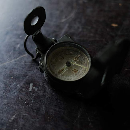 Lensatic compass (military compass)
