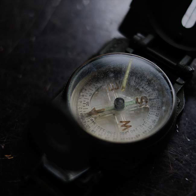 Lensatic compass (military compass)