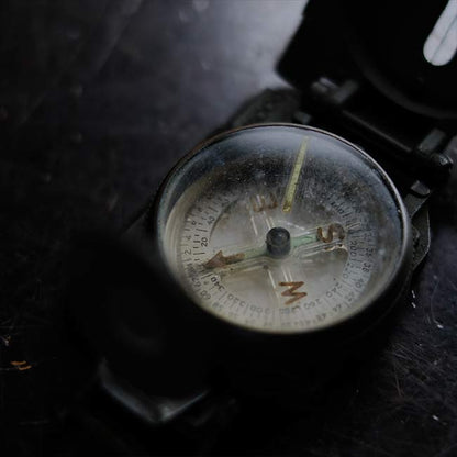 Lensatic compass (military compass)