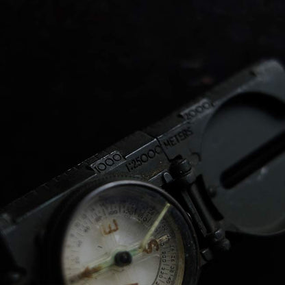 Lensatic compass (military compass)
