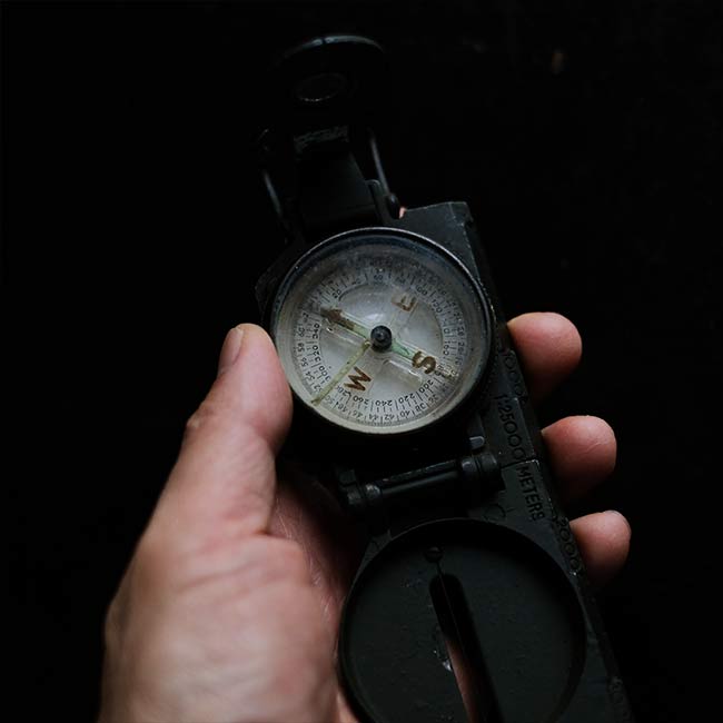 Lensatic compass (military compass)