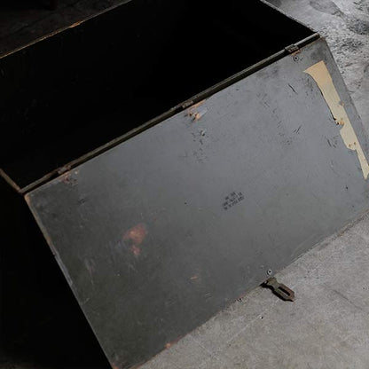 TEXAS TRUNK CO. Military trunk (wooden box) with handwritten lettering