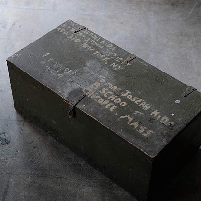TEXAS TRUNK CO. Military trunk (wooden box) with handwritten lettering
