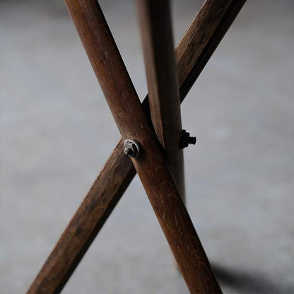 Three-legged folding chair