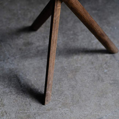 Three-legged folding chair