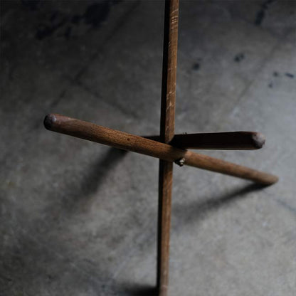 Three-legged folding chair
