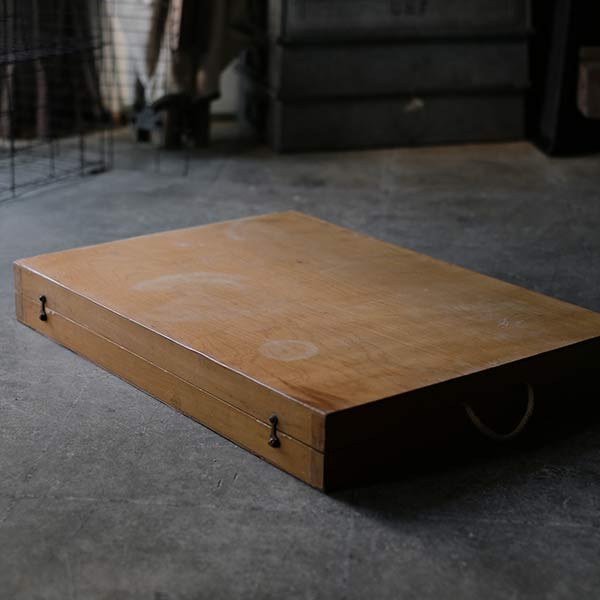 Folding coffee table