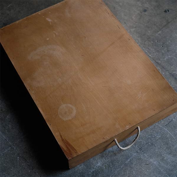 Folding coffee table