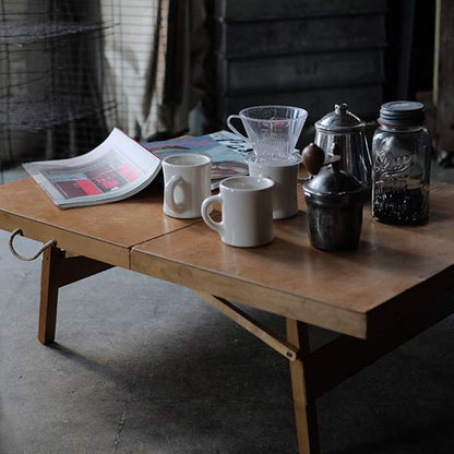 Folding coffee table