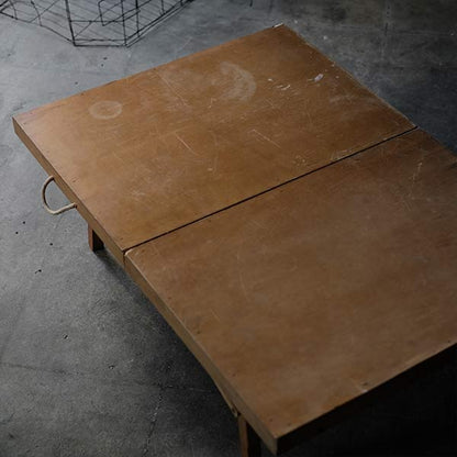Folding coffee table