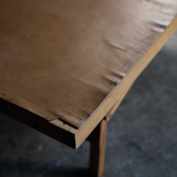 Folding coffee table