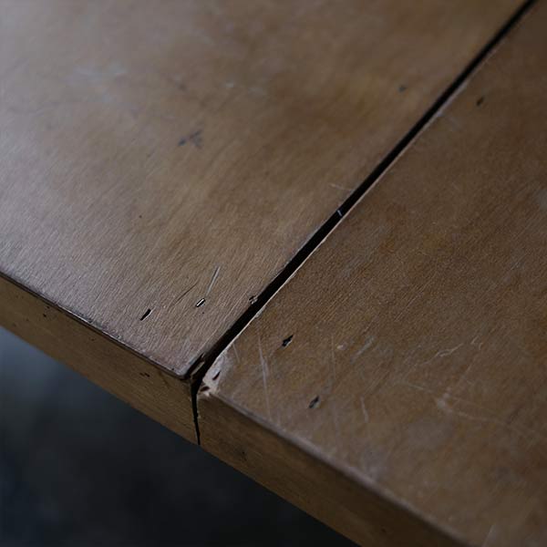 Folding coffee table