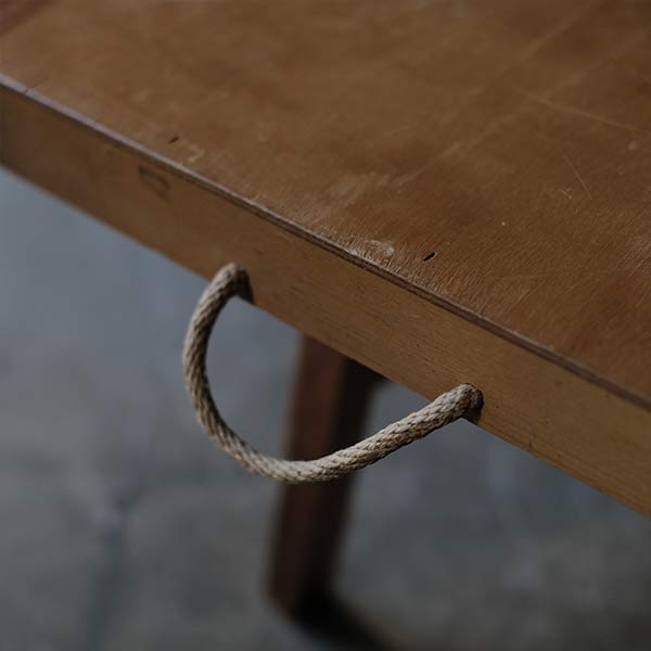 Folding coffee table