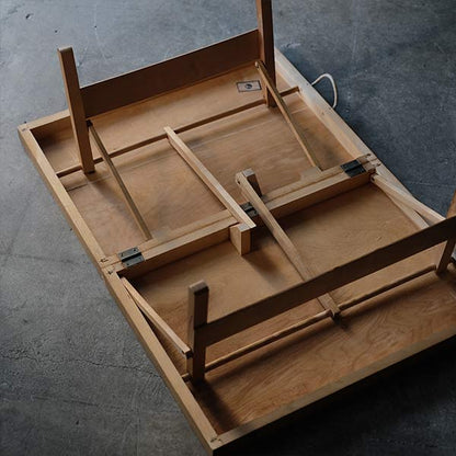 Folding coffee table