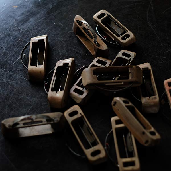 Woven label shuttle (sold individually)