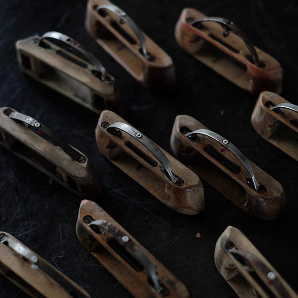 Woven label shuttle (sold individually)