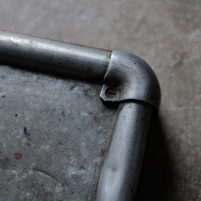 ブリキのストーブ台