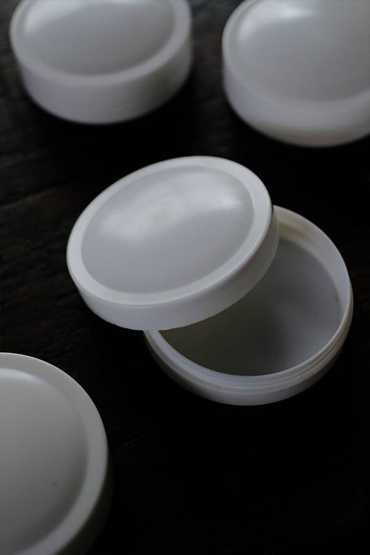 プラスチックの軟膏入れ （未使用品）