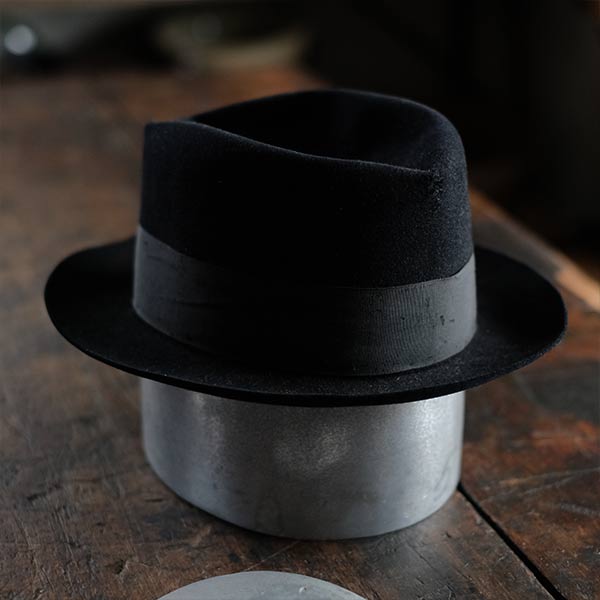 Aluminum hat mold (1)